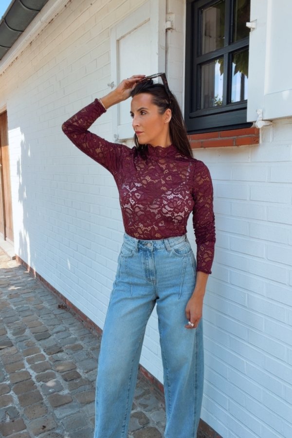 LACEY LACE TOP